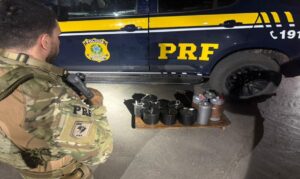 PRF apreende 400 kg de mercúrio após perseguição de 40 km na BR-174 em Roraima