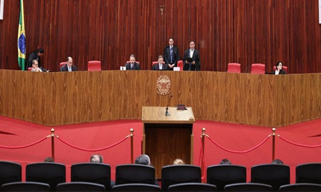 TSE mantém cassação da chapa eleita em 2022 e adia decisão sobre diplomação de governador para mandato-tampão em Roraima