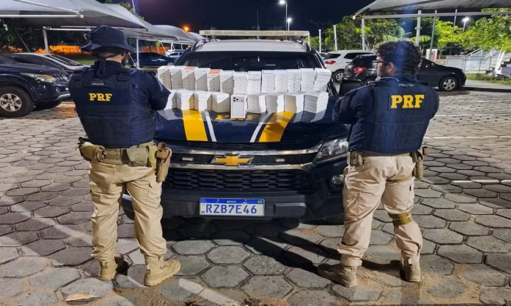 Americano é detido com 176 iPhones sem nota fiscal durante operação da PRF em Roraima